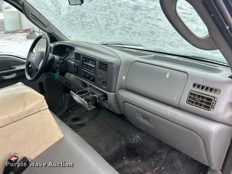 image for item ET6732 2003 Ford F250 XL Super Duty utility bed pickup truck