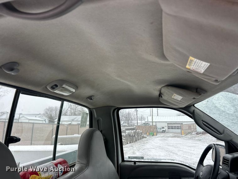 image for item ET6732 2003 Ford F250 XL Super Duty utility bed pickup truck