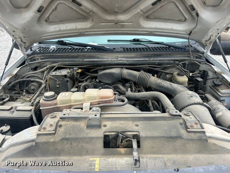 image for item ET6732 2003 Ford F250 XL Super Duty utility bed pickup truck