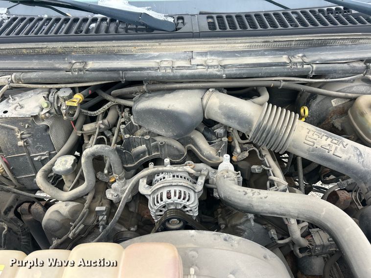 image for item ET6732 2003 Ford F250 XL Super Duty utility bed pickup truck