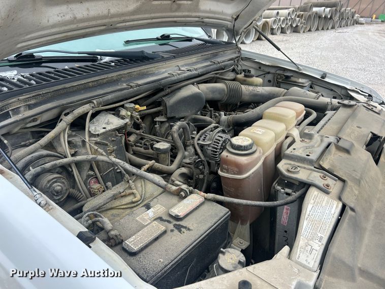 image for item ET6732 2003 Ford F250 XL Super Duty utility bed pickup truck