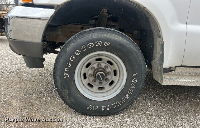 image for item ET6732 2003 Ford F250 XL Super Duty utility bed pickup truck