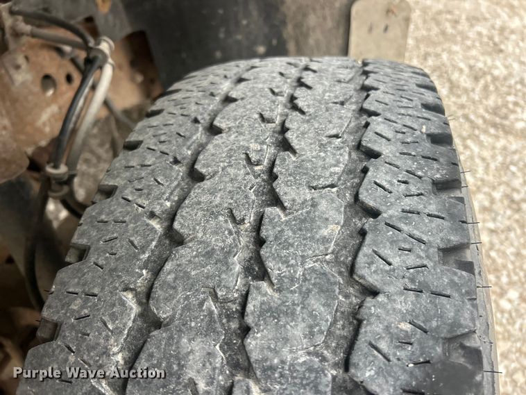 image for item ET6732 2003 Ford F250 XL Super Duty utility bed pickup truck