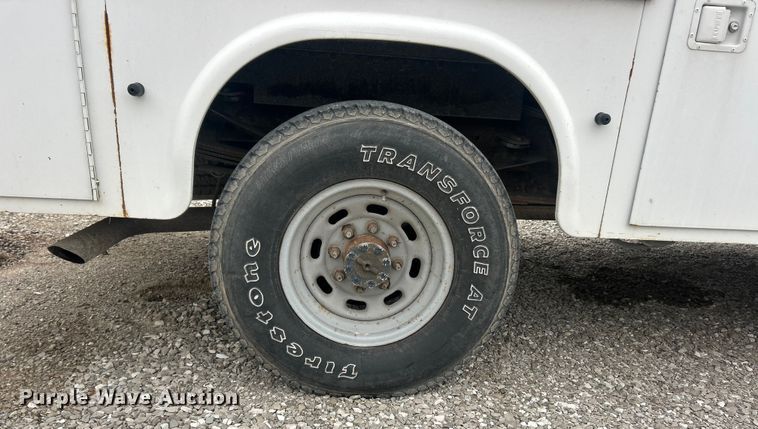 image for item ET6732 2003 Ford F250 XL Super Duty utility bed pickup truck