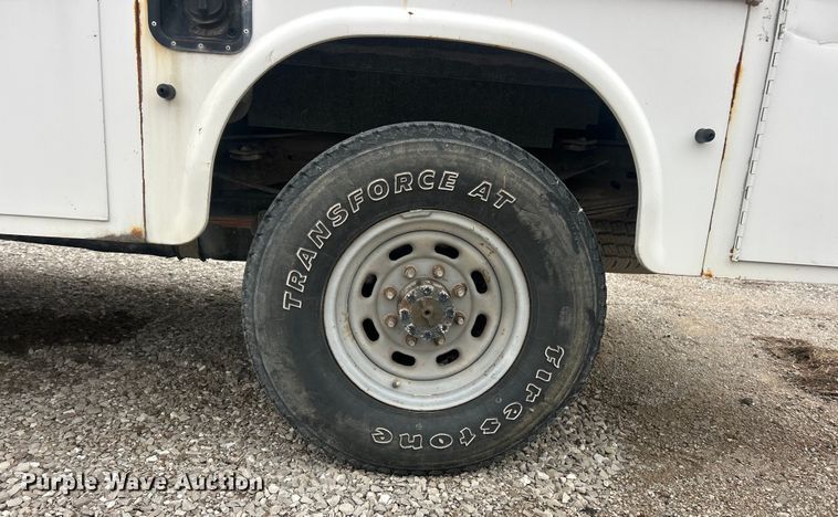 image for item ET6732 2003 Ford F250 XL Super Duty utility bed pickup truck