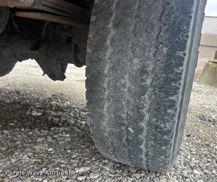 image for item ET6732 2003 Ford F250 XL Super Duty utility bed pickup truck