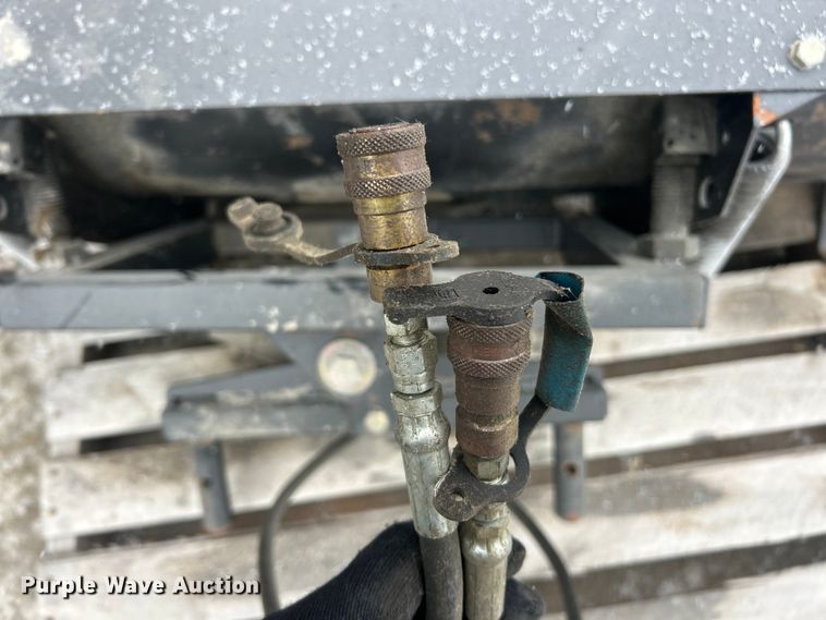 image for item ET6733 John Deere 72