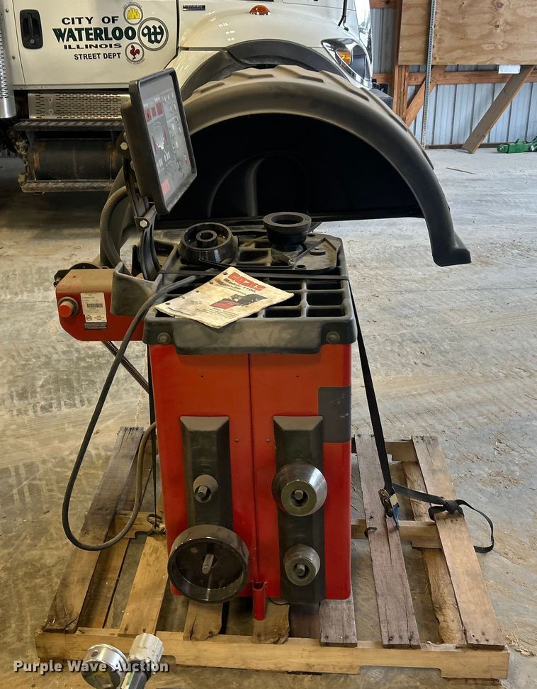 image for item ET6738 Coats 1100 tire balancer