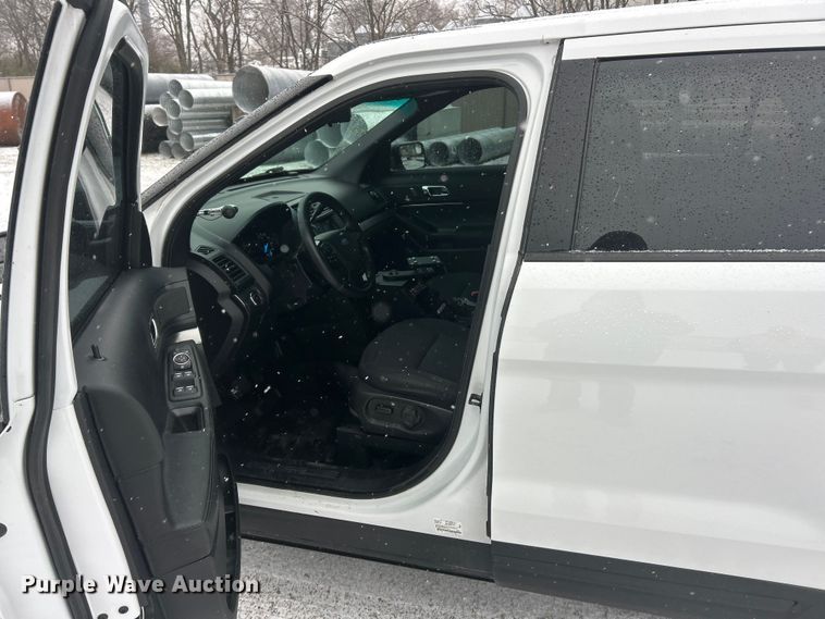 image for item ET6740 2017 Ford Explorer Police Interceptor SUV