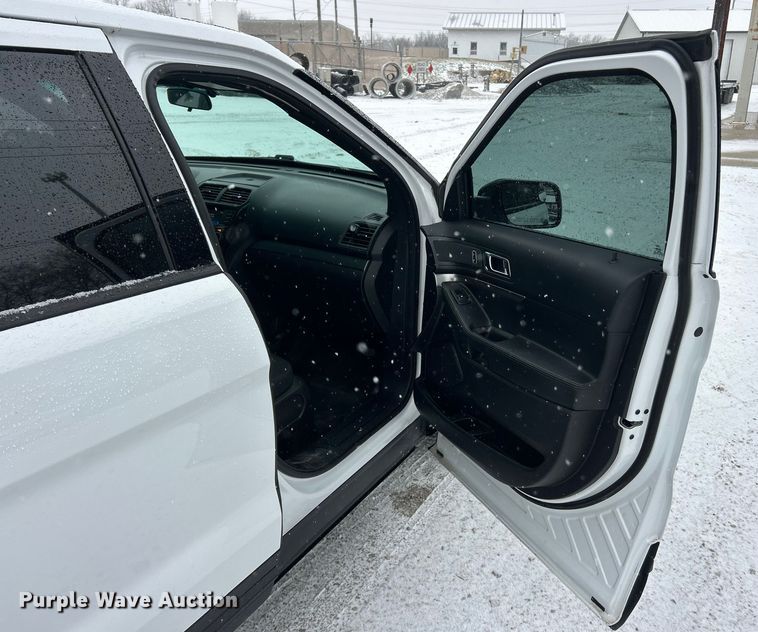 image for item ET6740 2017 Ford Explorer Police Interceptor SUV