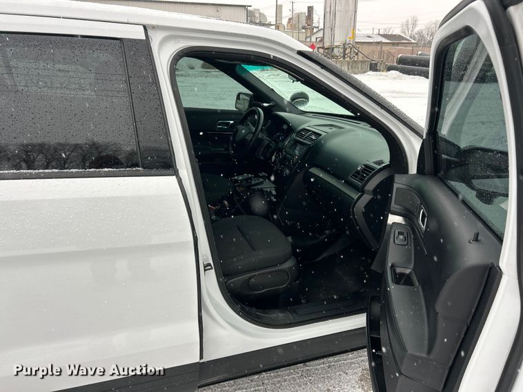 image for item ET6740 2017 Ford Explorer Police Interceptor SUV