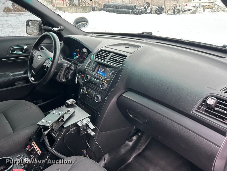 image for item ET6740 2017 Ford Explorer Police Interceptor SUV