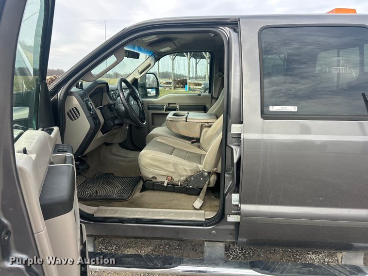 image for item ET6751 2008 Ford F350 Super Duty Crew Cab pickup truck