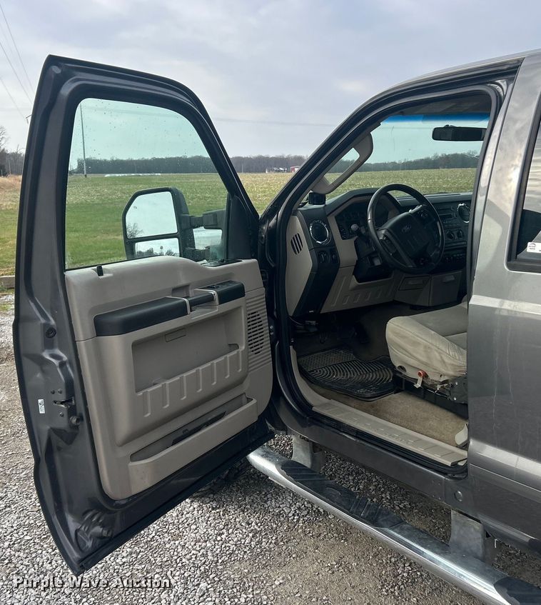 image for item ET6751 2008 Ford F350 Super Duty Crew Cab pickup truck