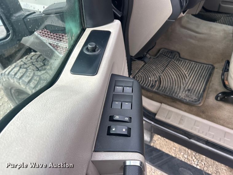 image for item ET6751 2008 Ford F350 Super Duty Crew Cab pickup truck