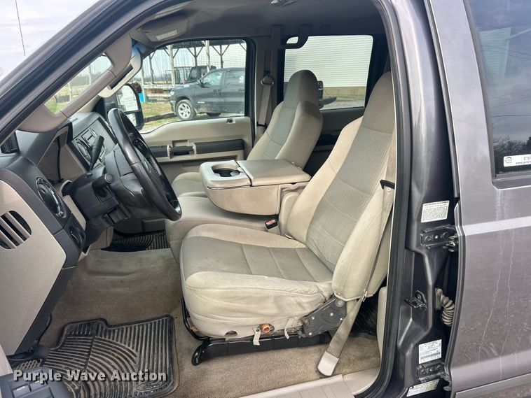 image for item ET6751 2008 Ford F350 Super Duty Crew Cab pickup truck