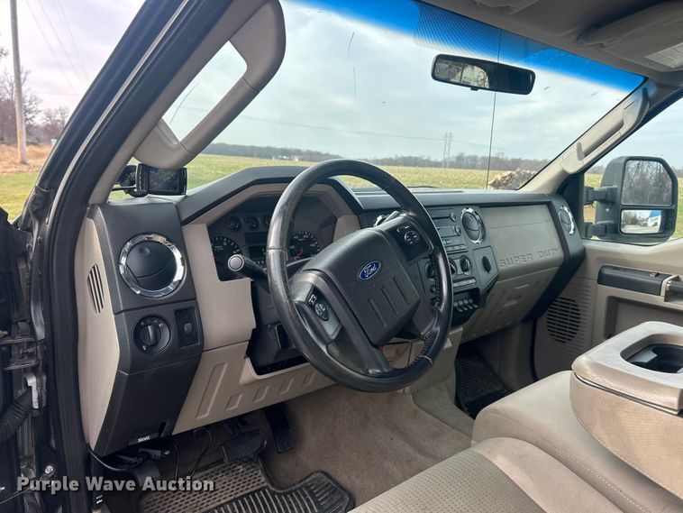 image for item ET6751 2008 Ford F350 Super Duty Crew Cab pickup truck