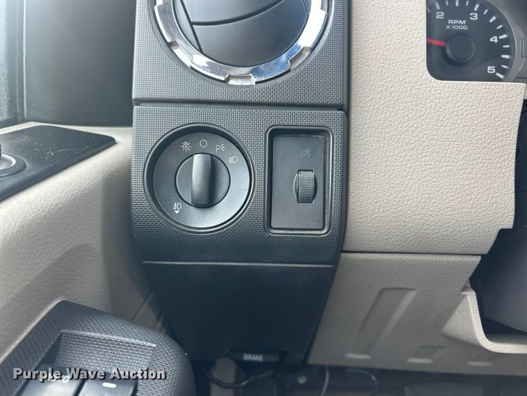 image for item ET6751 2008 Ford F350 Super Duty Crew Cab pickup truck