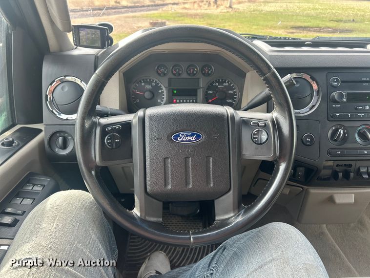 image for item ET6751 2008 Ford F350 Super Duty Crew Cab pickup truck