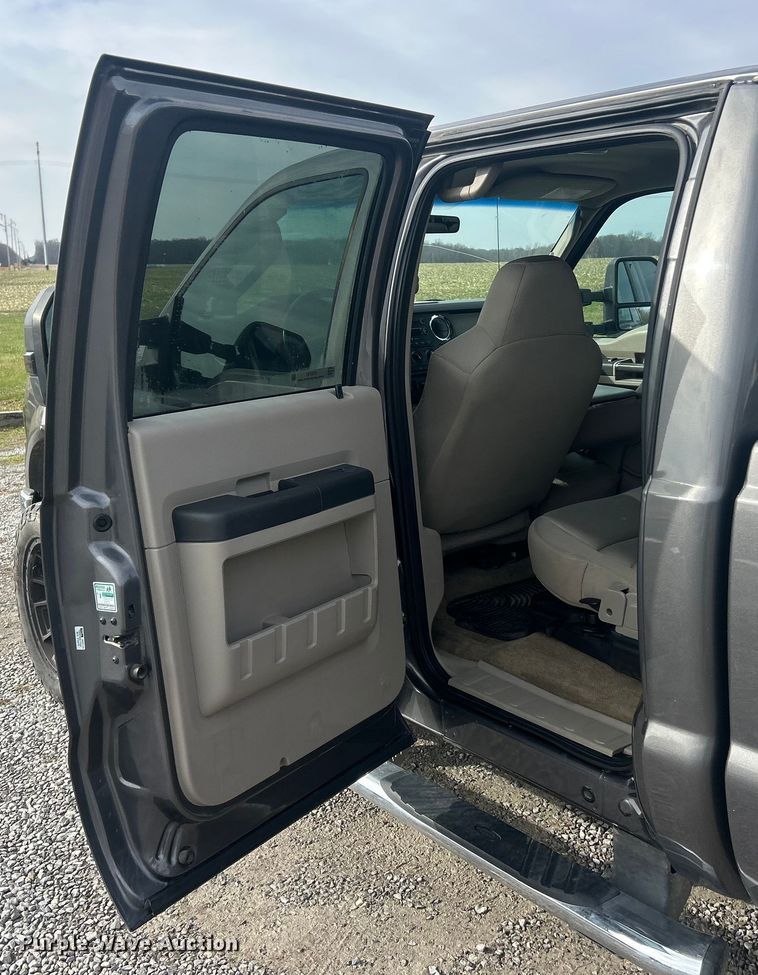 image for item ET6751 2008 Ford F350 Super Duty Crew Cab pickup truck