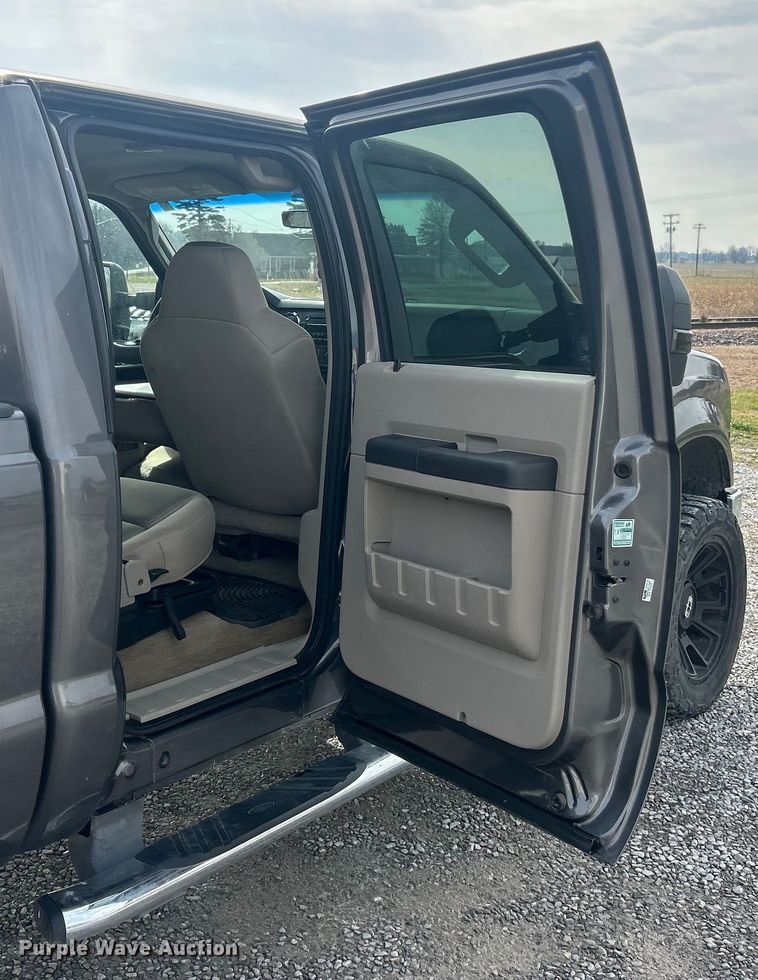 image for item ET6751 2008 Ford F350 Super Duty Crew Cab pickup truck