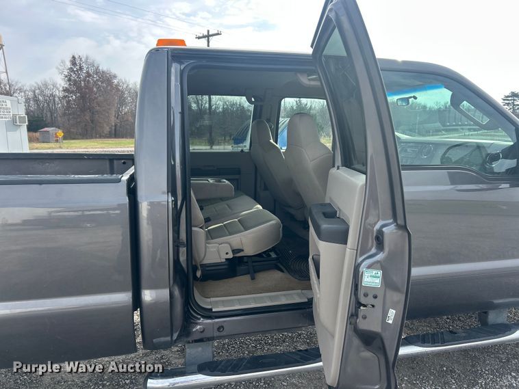 image for item ET6751 2008 Ford F350 Super Duty Crew Cab pickup truck