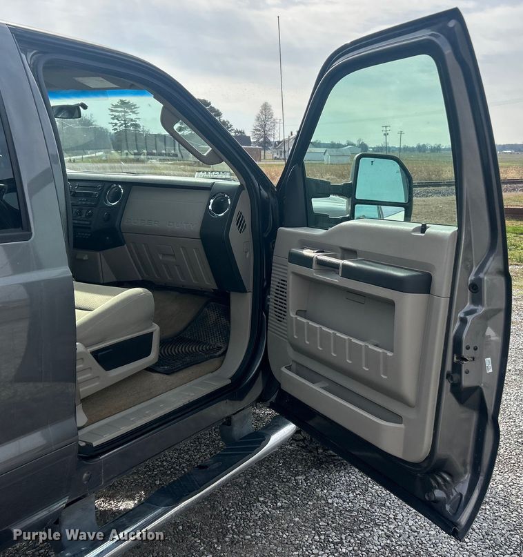 image for item ET6751 2008 Ford F350 Super Duty Crew Cab pickup truck