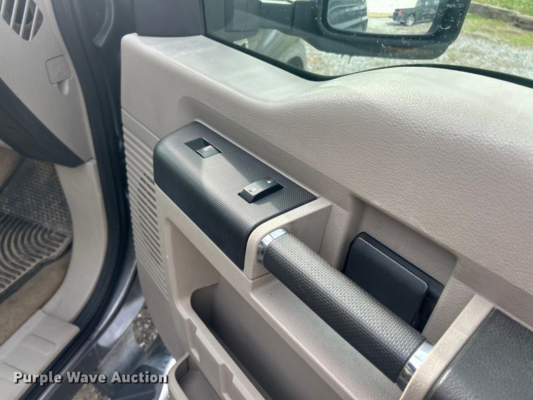 image for item ET6751 2008 Ford F350 Super Duty Crew Cab pickup truck