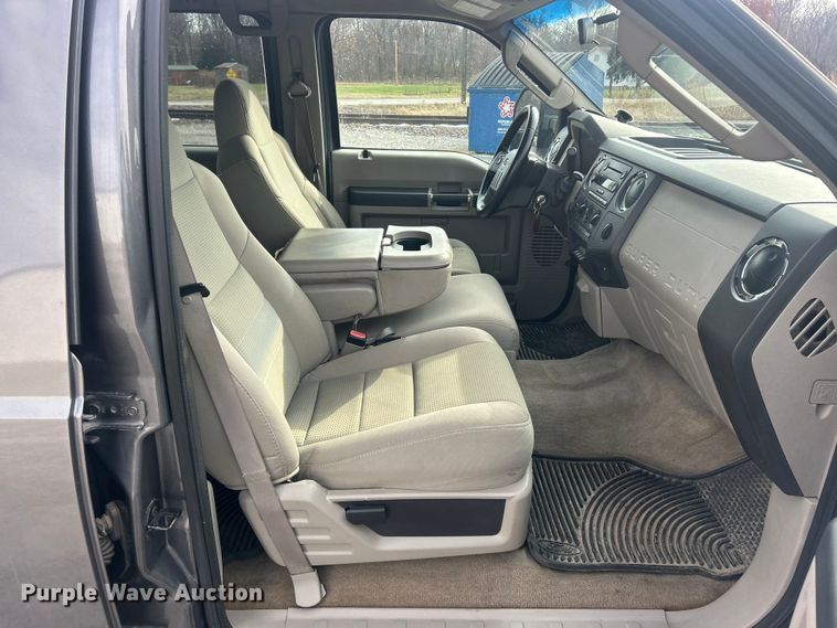 image for item ET6751 2008 Ford F350 Super Duty Crew Cab pickup truck