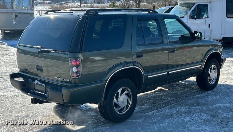 image for item ET6754 2001 Chevrolet Blazer SUV