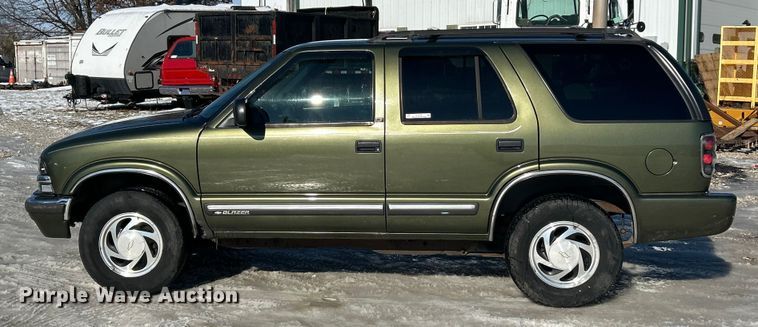 image for item ET6754 2001 Chevrolet Blazer SUV