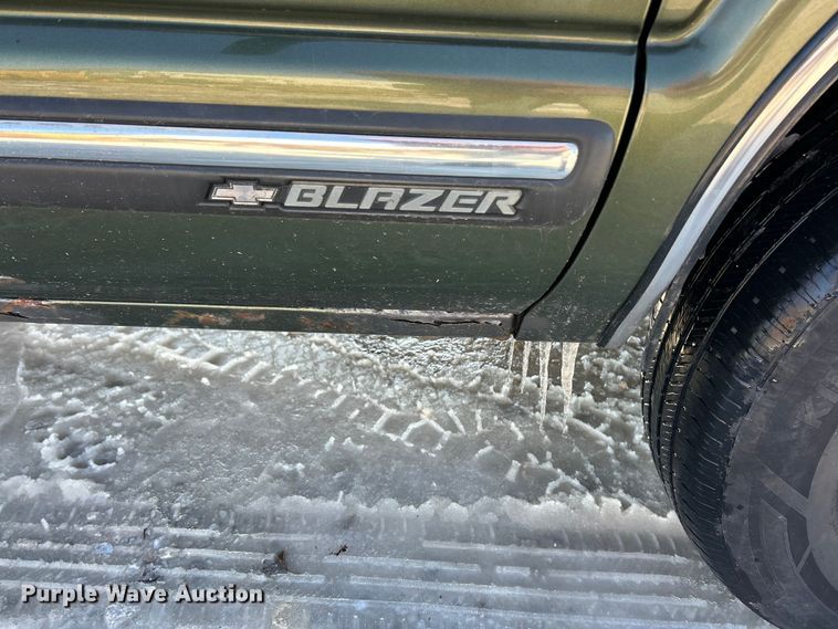 image for item ET6754 2001 Chevrolet Blazer SUV