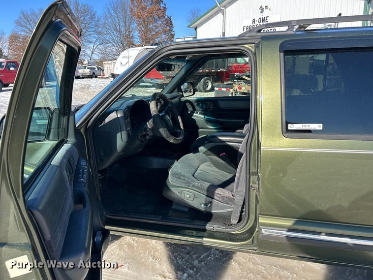 image for item ET6754 2001 Chevrolet Blazer SUV