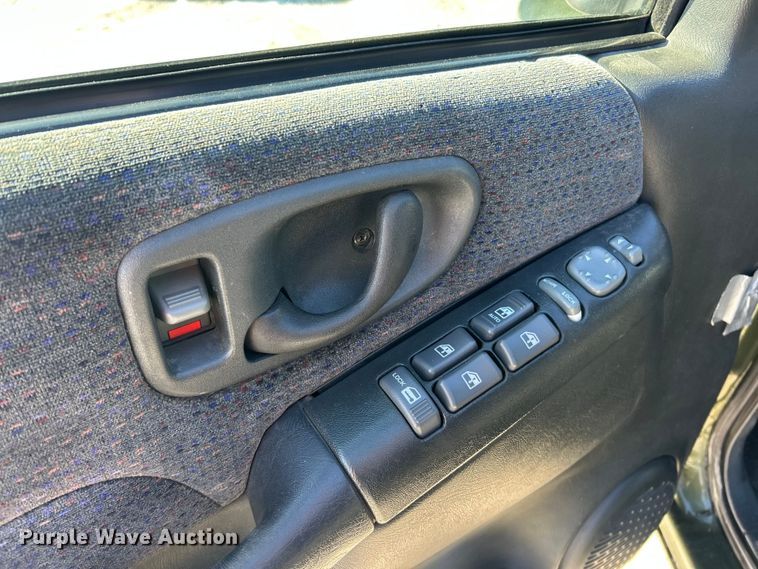 image for item ET6754 2001 Chevrolet Blazer SUV