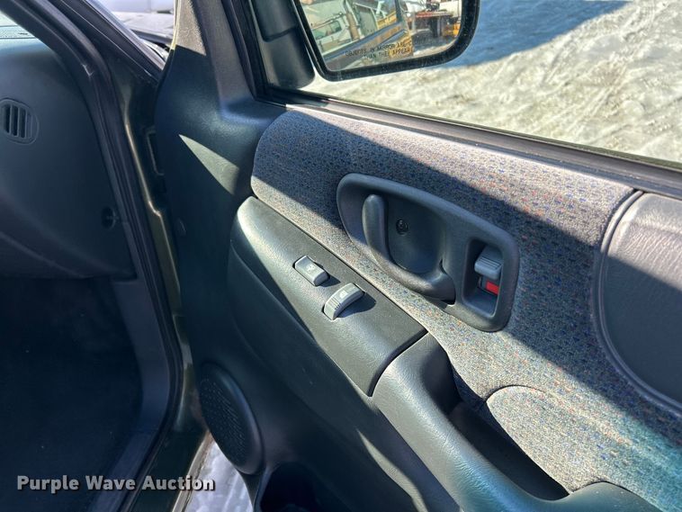 image for item ET6754 2001 Chevrolet Blazer SUV