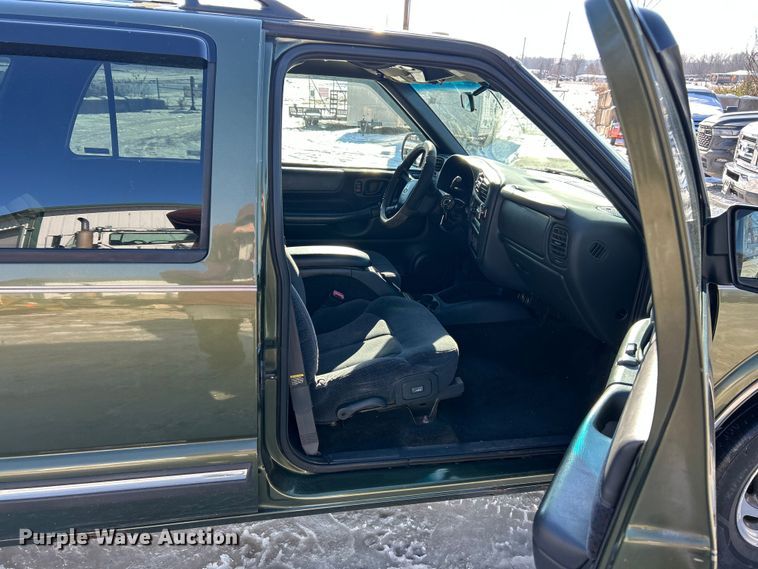 image for item ET6754 2001 Chevrolet Blazer SUV