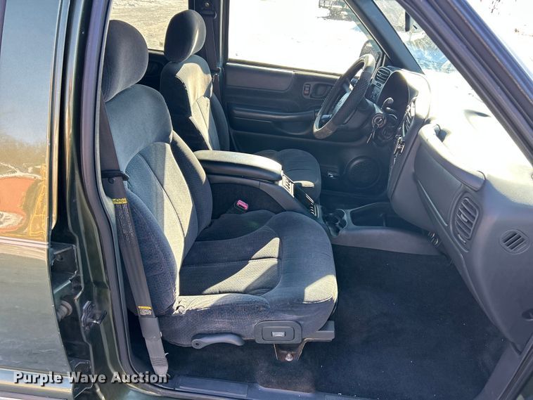 image for item ET6754 2001 Chevrolet Blazer SUV