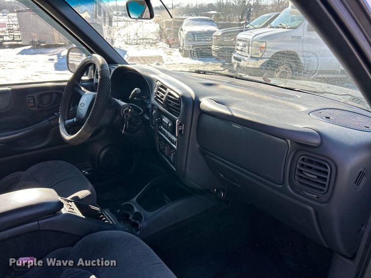 image for item ET6754 2001 Chevrolet Blazer SUV