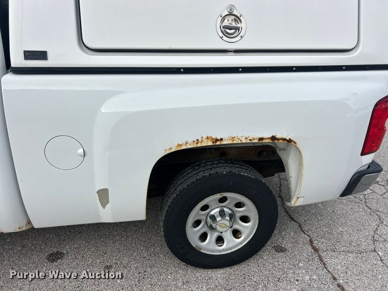 image for item ET6755 2012 Chevrolet Silverado 1500 pickup truck