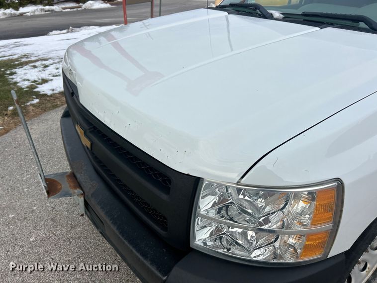 image for item ET6755 2012 Chevrolet Silverado 1500 pickup truck