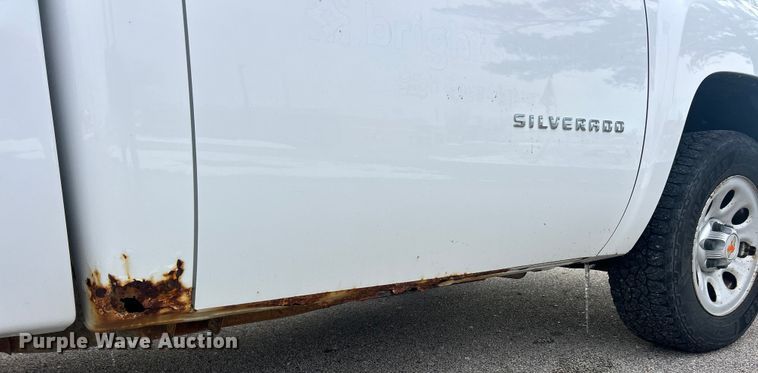 image for item ET6755 2012 Chevrolet Silverado 1500 pickup truck