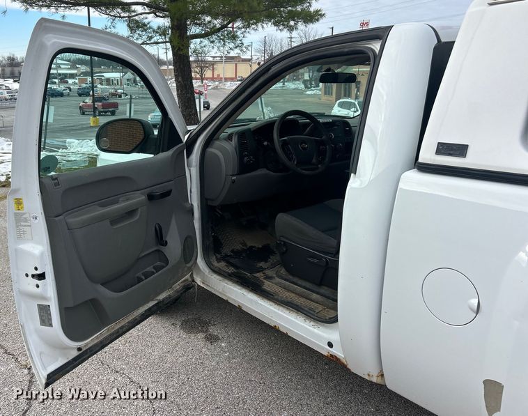 image for item ET6755 2012 Chevrolet Silverado 1500 pickup truck