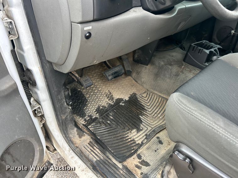 image for item ET6755 2012 Chevrolet Silverado 1500 pickup truck