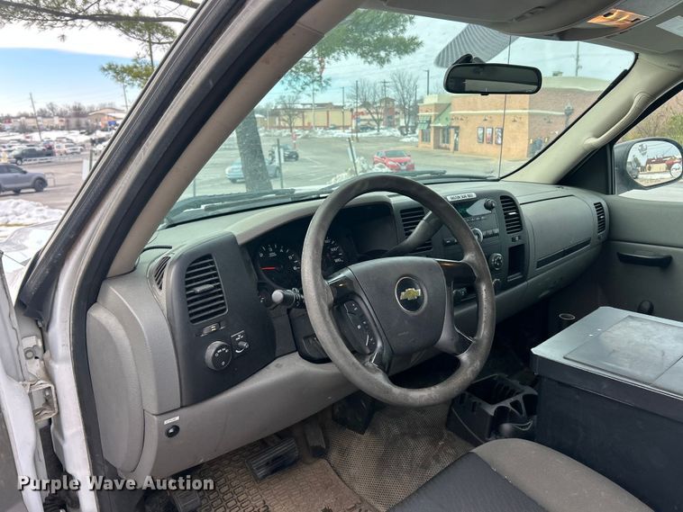 image for item ET6755 2012 Chevrolet Silverado 1500 pickup truck