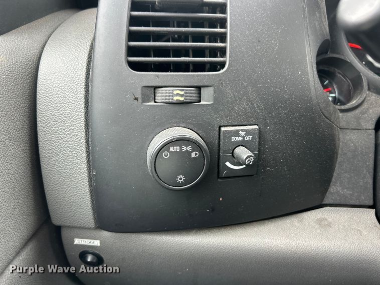 image for item ET6755 2012 Chevrolet Silverado 1500 pickup truck