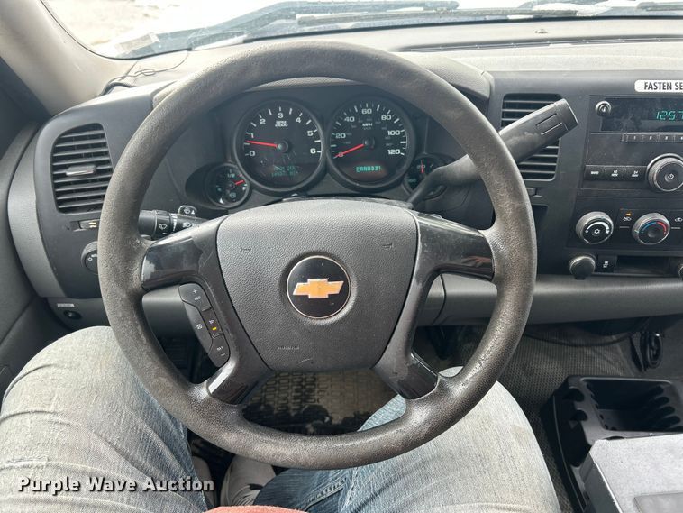 image for item ET6755 2012 Chevrolet Silverado 1500 pickup truck