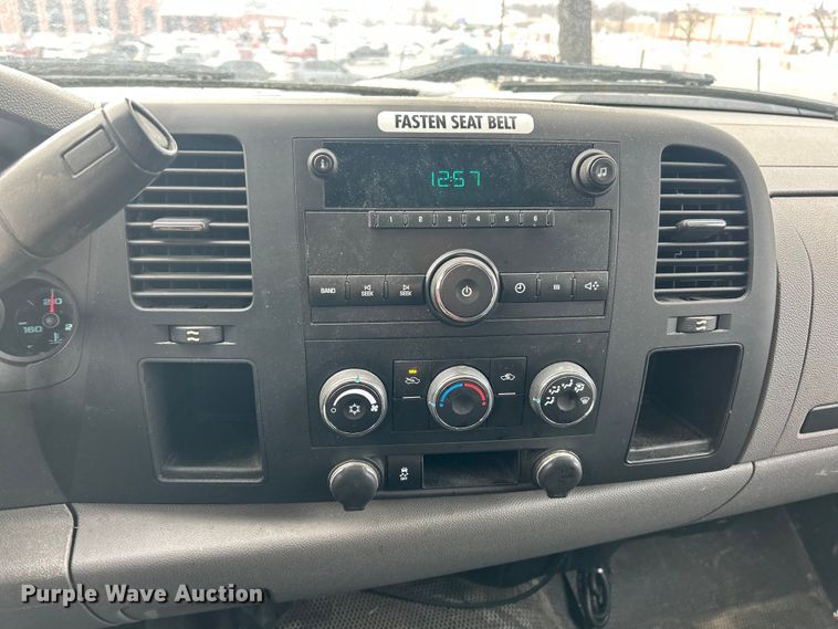 image for item ET6755 2012 Chevrolet Silverado 1500 pickup truck