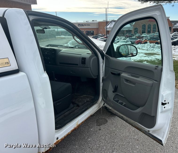 image for item ET6755 2012 Chevrolet Silverado 1500 pickup truck