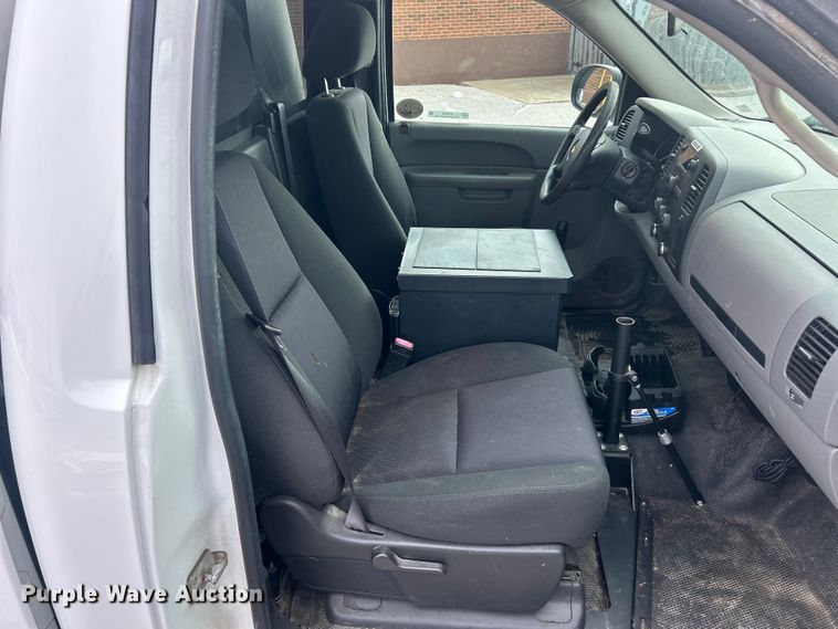 image for item ET6755 2012 Chevrolet Silverado 1500 pickup truck