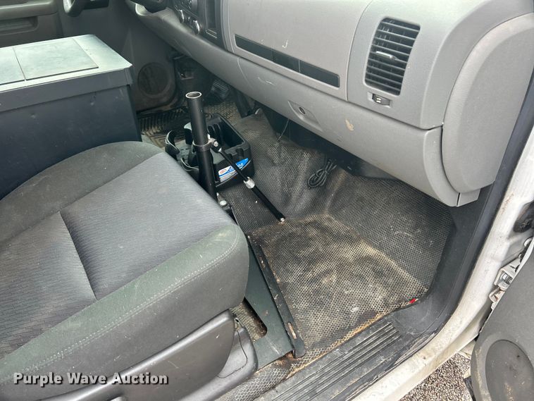 image for item ET6755 2012 Chevrolet Silverado 1500 pickup truck